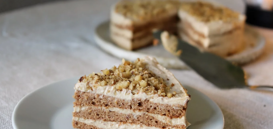 [Екатерина Семибратова] [kiwihealthy] Сборник рецептов тортов без глютена, молочки и яиц (2024)